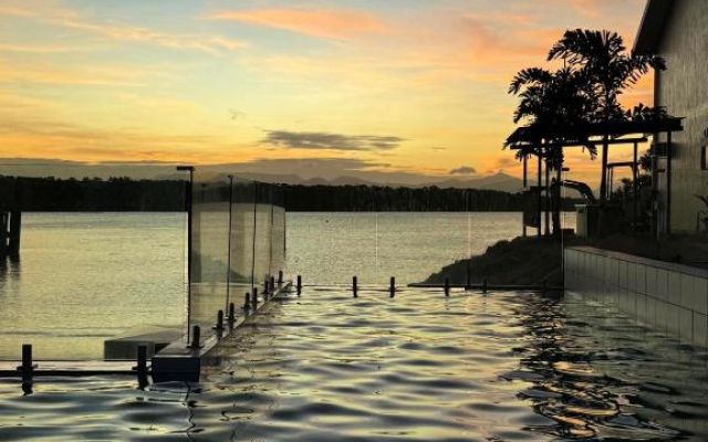 Lucinda Cove resort